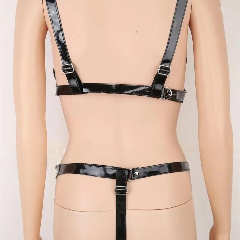 Ensembles de soutiens-gorge Lingerie Sexy pour femmes Bondage soutien-gorge et string ensemble avec chaînes en métal harnais de corps enchaîné PU cuir fétiche porter Costume