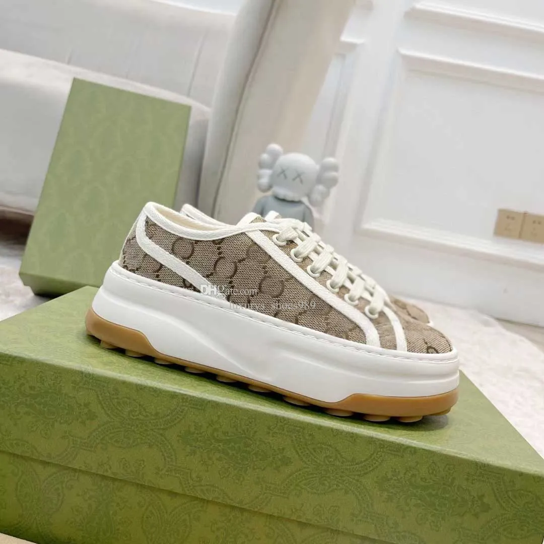 2023 new platform shoes cloth sail shoes 1977 designer sports shoes men's shoes embroidered luxury red and green label female low-heeled lace-up rubber sports shoes.