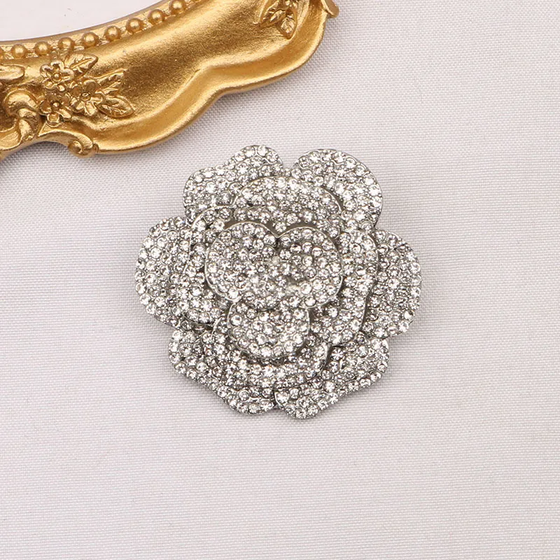 Vintage Frauen Designer Marke Brief Broschen Vergoldet Inlay Perle Kristall Strass Schmuck Brosche Charm Pin Heiraten Hochzeit Party Tuch