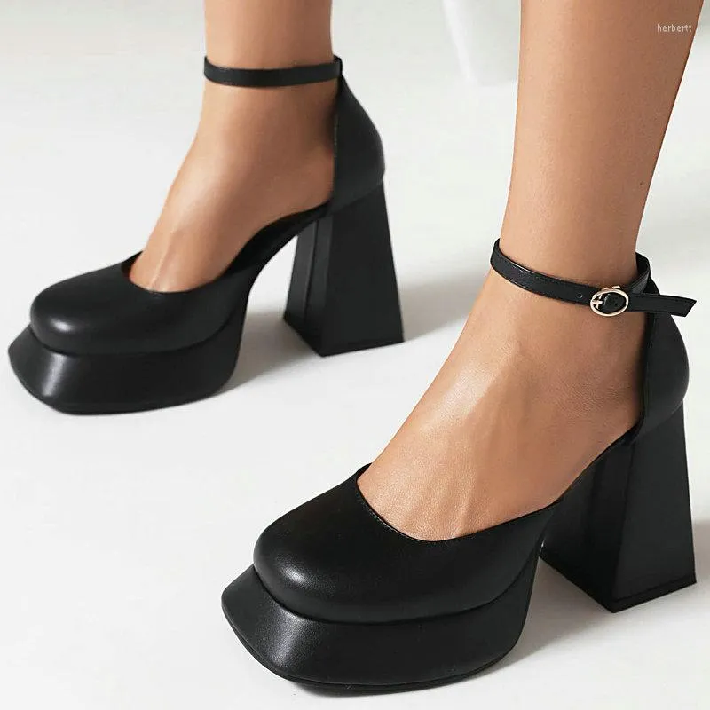 Sandaler Classic French Style Women Luxury Shoes Summer Pumpar Stängt tå Block High Heels Party Office Platform Bekväm