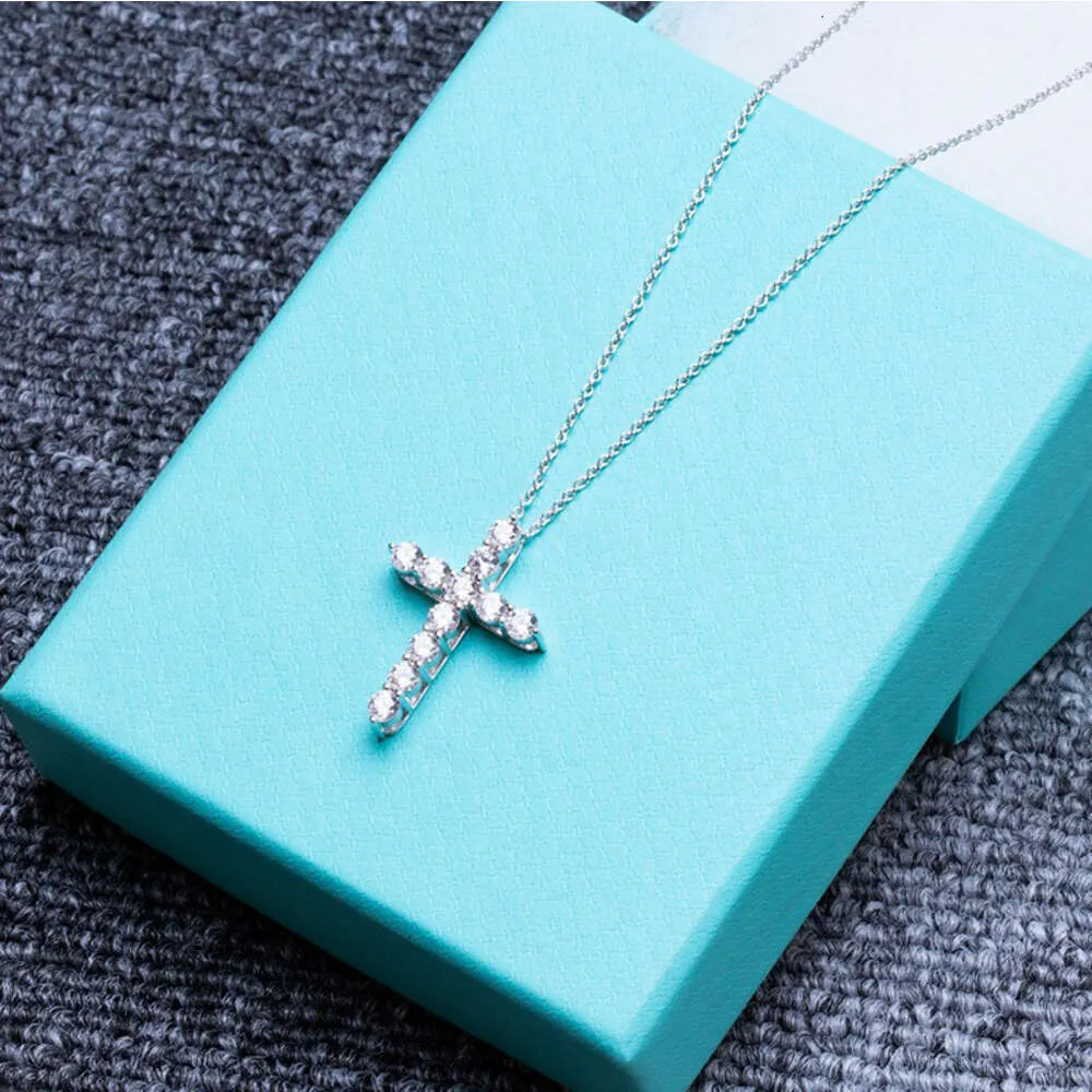 Designer smycken T halsband T Family Pure Silver S925 Silver Fashion Cross Halsband Full Diamond Collar Chain Womens Simple Pendant Live Broadcast