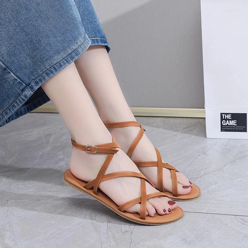 Sandaler 2023 Summer Women's Ankle Buckle Band Cross-bunt Hollow Out Flat Beach Fashion Romerska Gladiatorskor Kvinnor Kvinnor