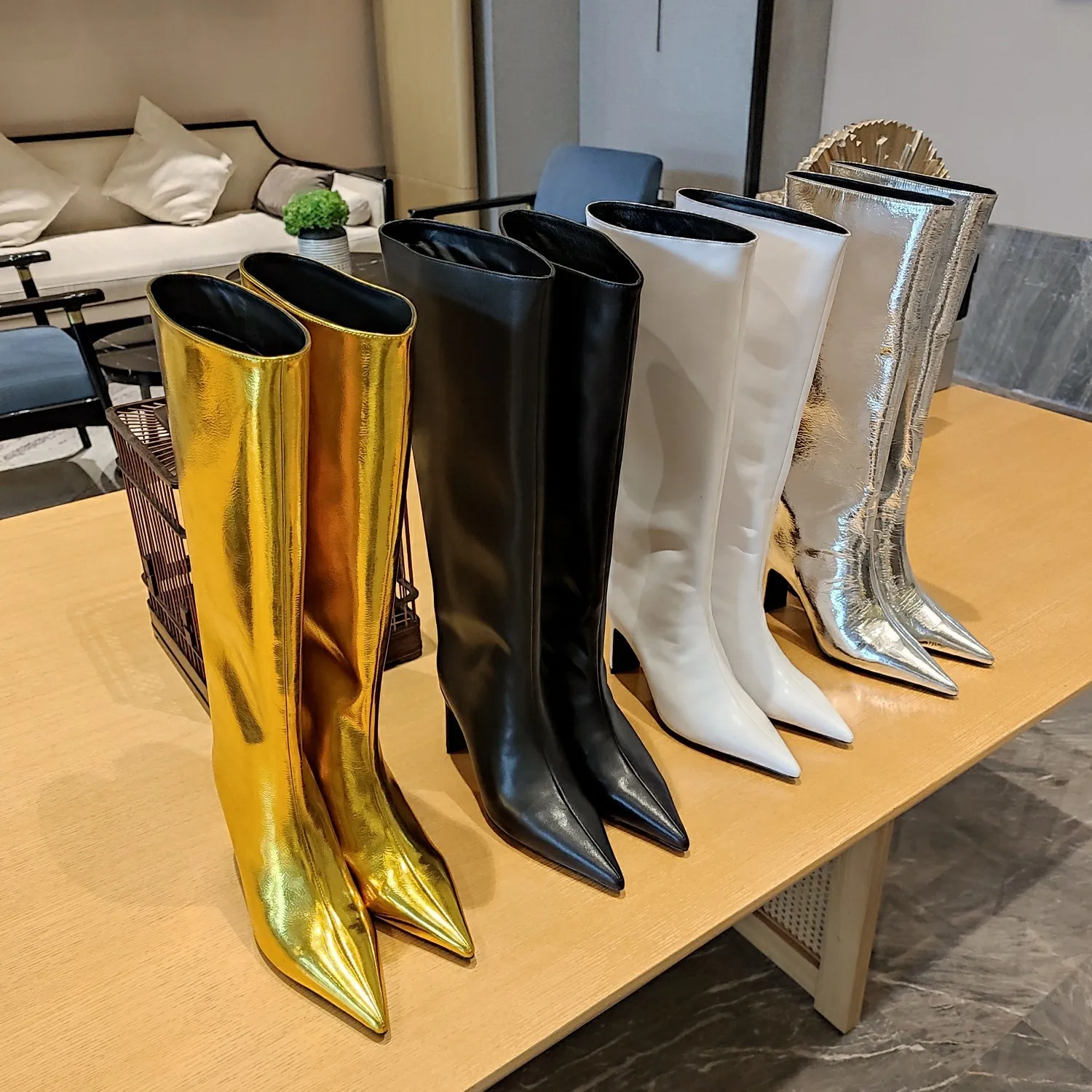 Nova marca de luxo de alta qualidade feminina de luxo de joelho alto de salto alto moda moda moda knight botas de ouro outono inverno grande botas longas em couro botas