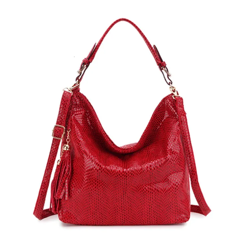 Kvällspåsar Snake Mönster Designer Kvinnor Axelväska Kvinna Serpentin Hobo Bag Tassel Handväska Purse Big Red Tote Ladies Hand Bags 231113