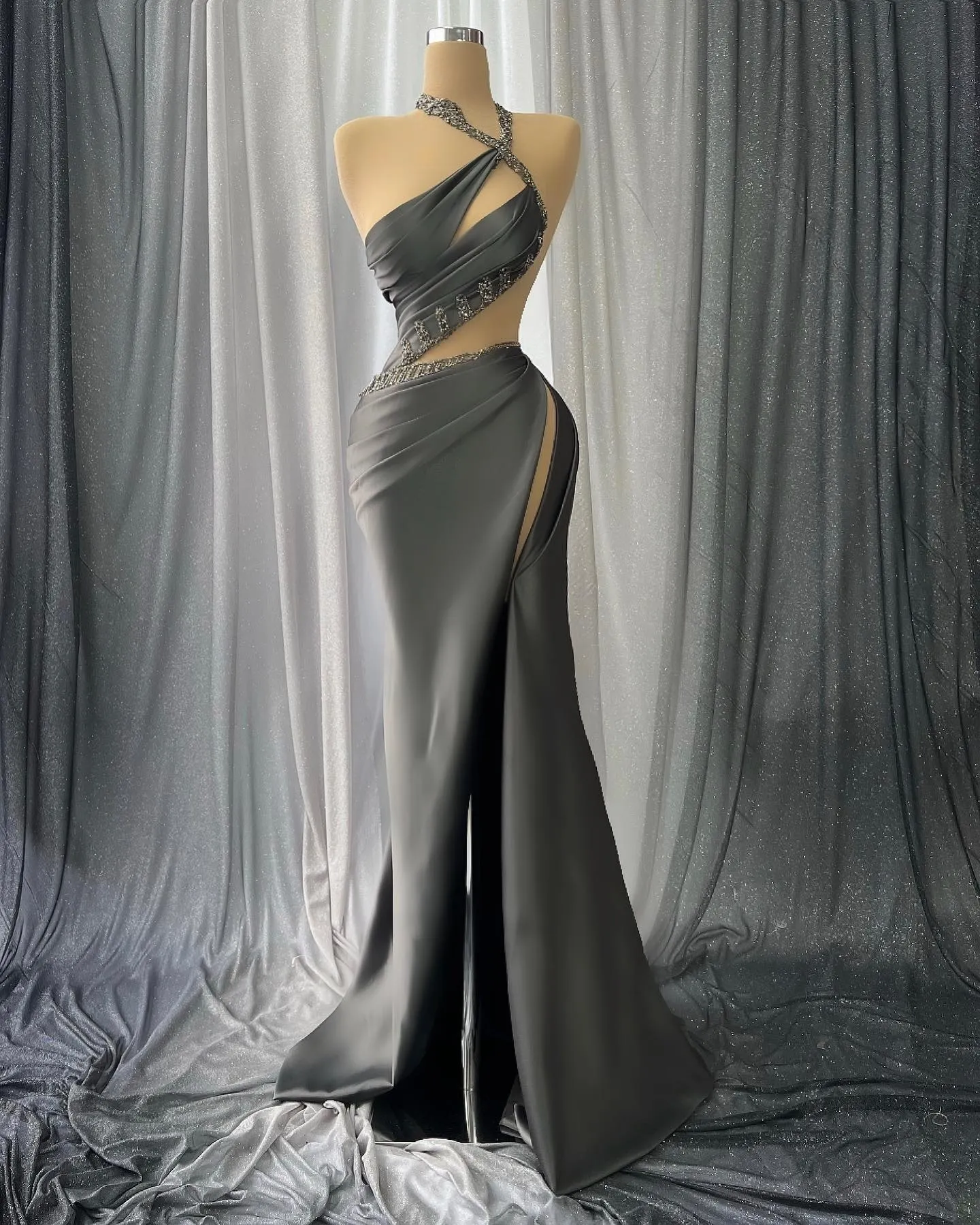 Elegant Mermaid Prom Dresses Halter Cutaway Sides Shining Applicants High Side Split Zipper Floor Length Custom Made Party Dress Plus Size Vestido De Noite