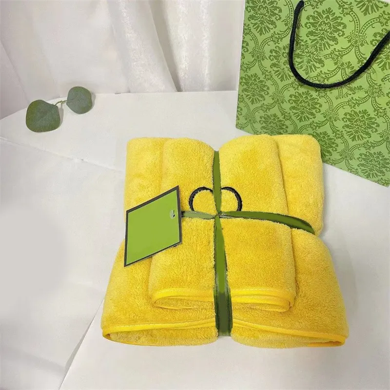 Juego de toallas de baño de diseñador de pareja absorbente de alta calidad regalo de hotel en casa 2 piezas de paño facial mujer hombre terciopelo coral conjuntos de toallas de cocina carta moda JF004 C23