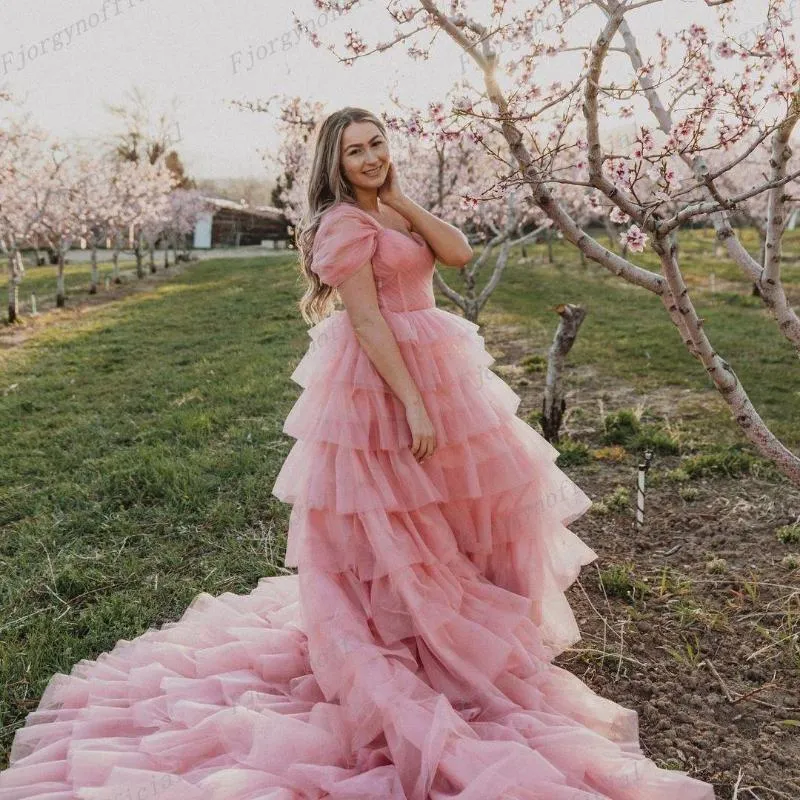 Abiti da festa Abito da ballo principessa Abito da compleanno rosa Dolce 16 torta a strati Stile Quinceanera con cerniera sul retro del treno lungo