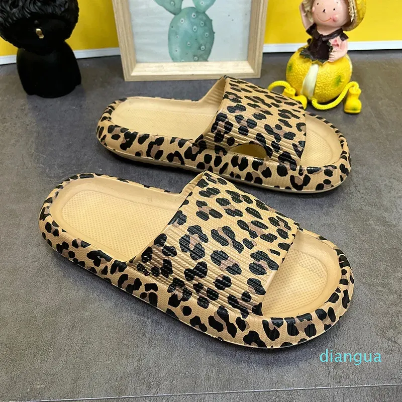 Pantofole Summer Outdoor Leopard Pattern Latex Soft Women's Beach Bath Antiscivolo Alto 3 cm Bottom Home Sister Vacation Slides 230412