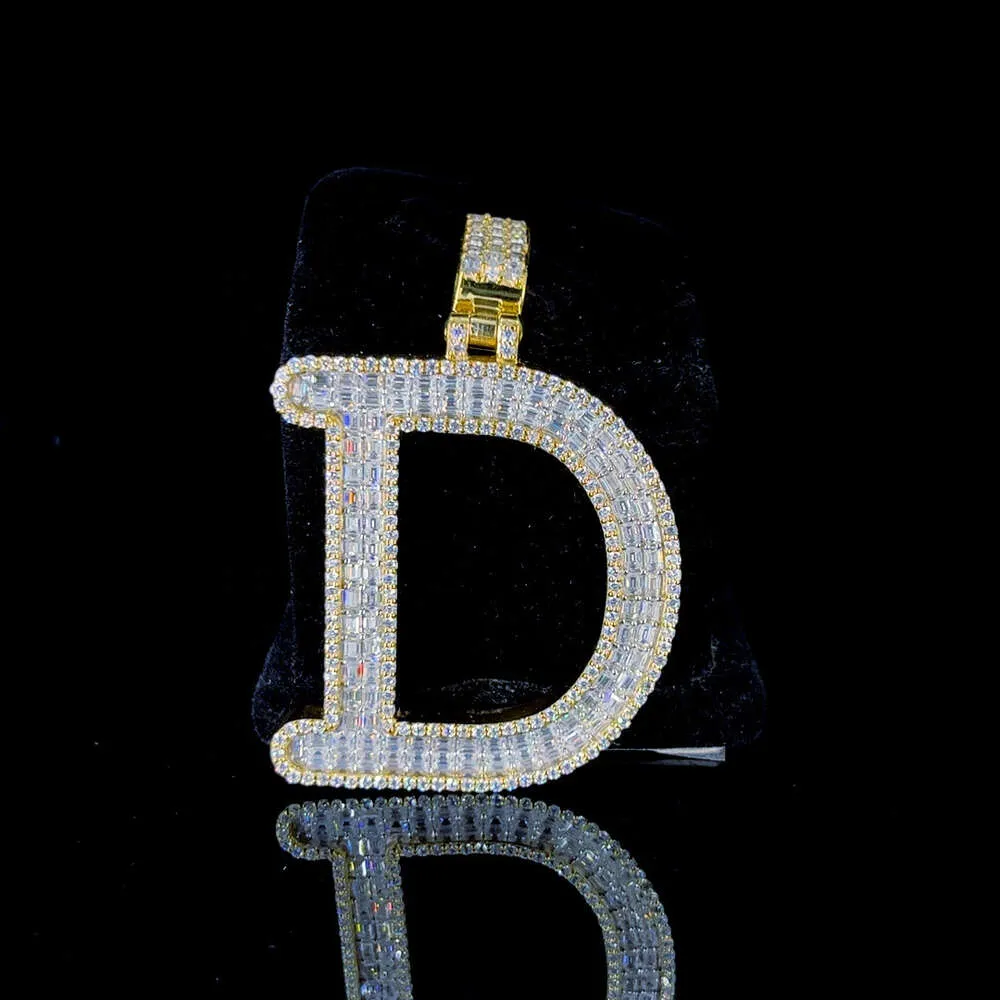 Ciondolo con lettera dell'alfabeto A-Z in oro placcato di vendita caldo Completamente ghiacciato Vvs Moissanite Diamond Pendenti con lettere iniziali di lusso