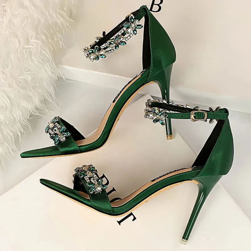 Elbise ayakkabıları kadın 9cm yüksek topuklu kristal sandalet düğün gelin stiletto topuklular sandles glitter balo zarif striptizci saten kayış ayakkabıları 231113