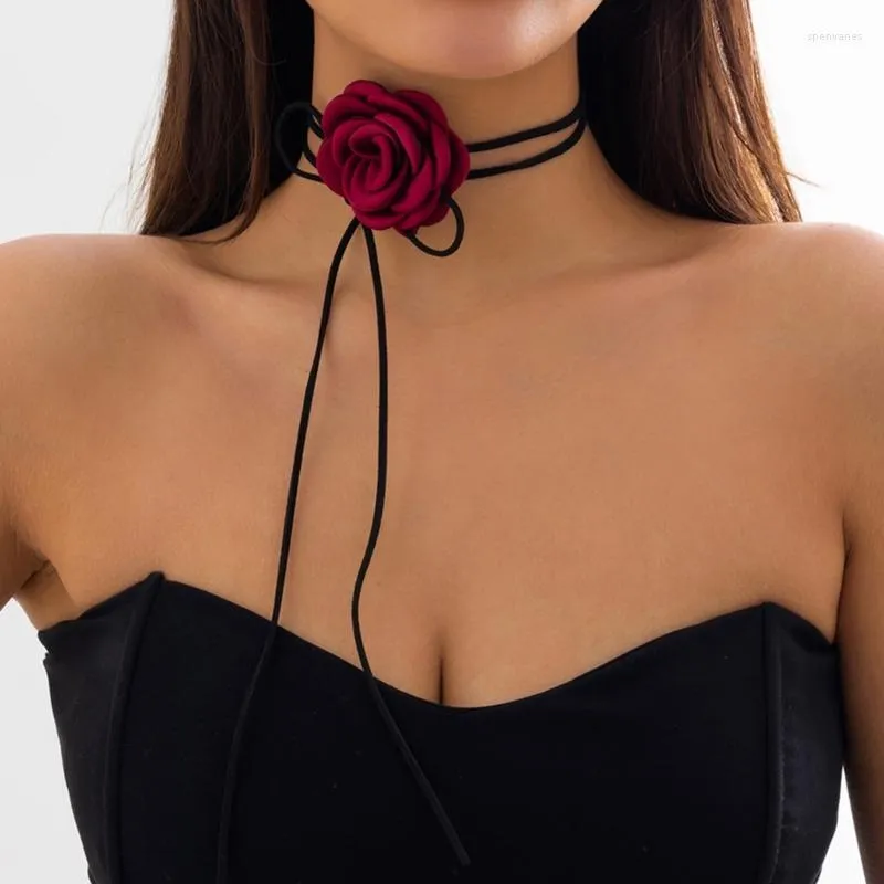 Chaînes Mode Tendance Niche Sens Rose Pendentif Clavicule Chaîne Tempérament Simple Vent Froid Réglable Noir Velours Collier