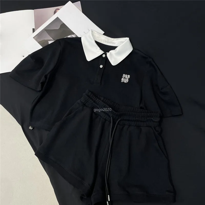 23 Projektantki Dwuczęściowe zestawy spodni z literami koraliki haftowe dziewczęta marka Milan Runway Jersey Jogging koszulki koszulki zbiorowe i mini spodnie.