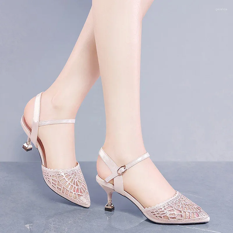 Сандалии 2023 со стразами Baotou, женская сетчатая женская обувь с одной линией и пряжкой, пикантная полые удобные весенне-осенние женские туфли