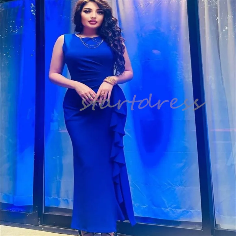 Elegant Royal Blue Arabic aftonklänning 2024 med ruffles charmig o nack ärmlös prom klänning kalkon formellt tillfälle födelsedagsfest bär kvinnor mantel de mariage