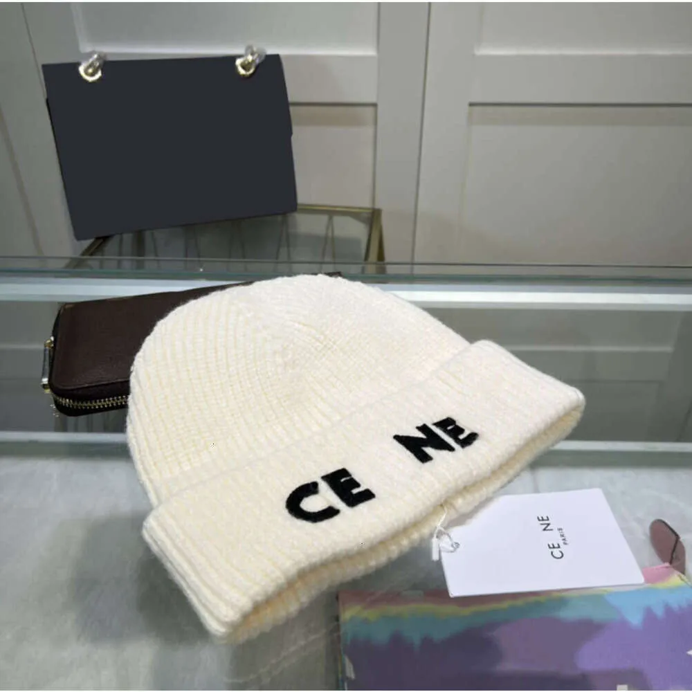 2023 Crânio Caps Designer Beanie Luxo Inverno Gorros Mulheres Proteção de Orelha Quente À Prova de Vento Chapéu Moda Casual Viagem Ao Ar Livre Ski Wearable Designer Hat Alta Qualidade