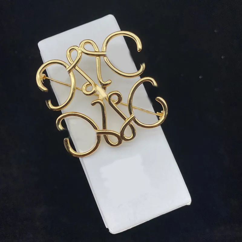 Luksusowy projektant damski brosze biżuteria broszka geometryczna pusta broszka spersonalizowana szpilka dla kobiet męskie akcesoria garnituru