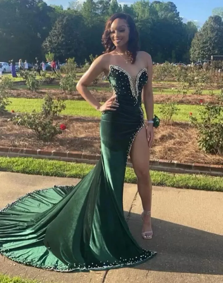 Emerald Green Long Evening Prom Dresses Crystal Rhinestone Vestidos de Festa High Split Formal Party Gown Mermaid Velvet Pageant Gown Strapless