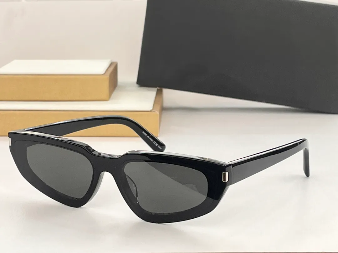 Designer solglasögon för män kvinnor sommar lyx 634 avantgarde triangelglasögon stil anti-ultraviolet mode popularitet acetat full ramglasögon slumplåda
