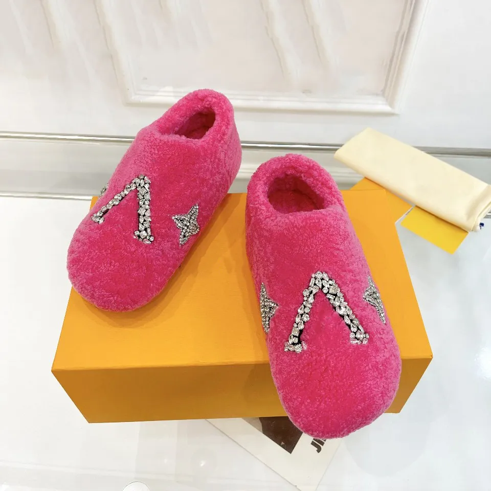 Luxury Lambwool Moccasins Femme Winter Cotton Shoes Rhinestone Women Warm Plush Loafers Comfy Curly Sheep Pund Flats Kvinna Stor storlek 35-41