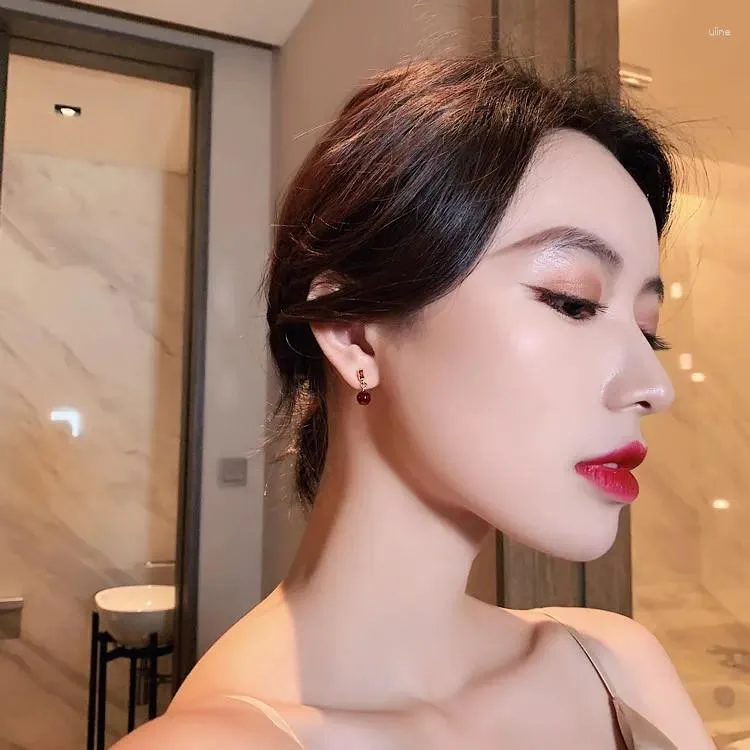 Brincos de parafuso prisioneiro chinês vermelho retro tendência pingente para mulheres meninas pérola assimetria balançar orelha piercing pendientes jóias