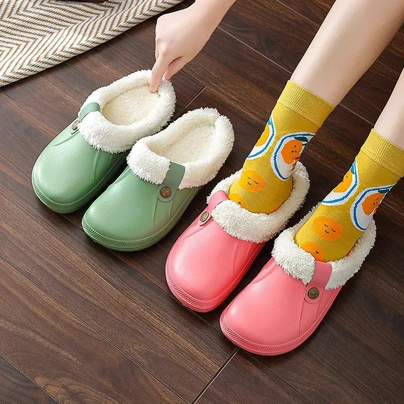 Pantoufles Comwarm intérieur femmes chaussures de jardin chaudes doux imperméable EVA peluche femelle sabots Couples maison chambre floue 231113