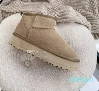 Women Classic Mini Platform Boot Ultra Matte Suede Fur Snow Boots Shearling Wool Blend Comfort Winter Designer Girl Ankle Short Bootie