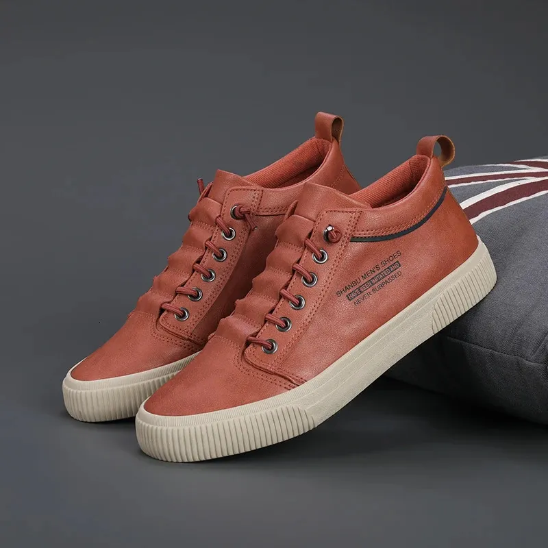 Scarpe eleganti Autunno Moda Hightop Casual Uomo Sneakers piatte in pelle rossa Calzature vulcanizzate antiscivolo con lacci 231113