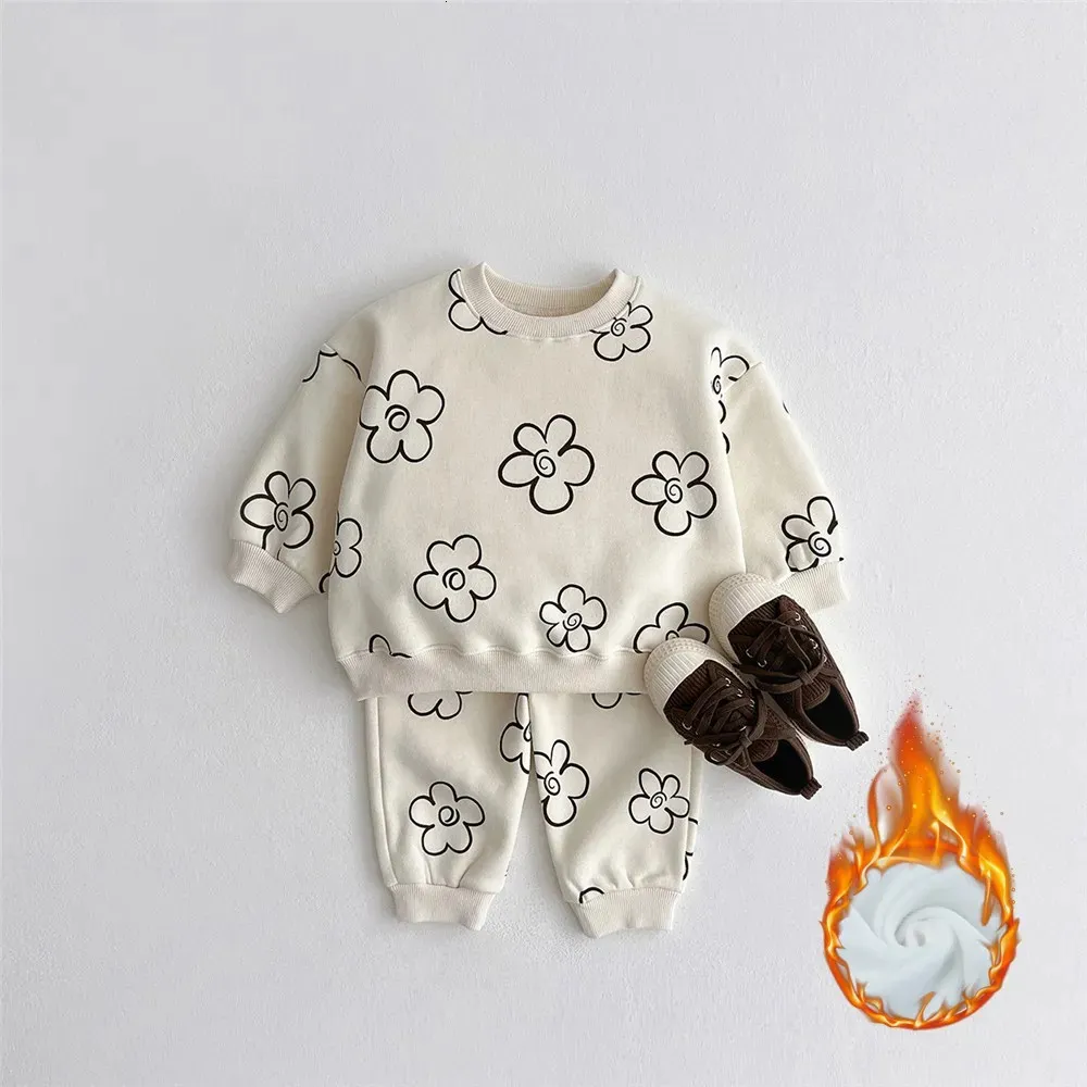 Ensembles de vêtements hiver chaud corée enfant en bas âge bébé fille garçon vêtements ensemble fleur épaissir polaire sweat-shirt pantalon 2 pièces survêtement enfants vêtements costume 231113