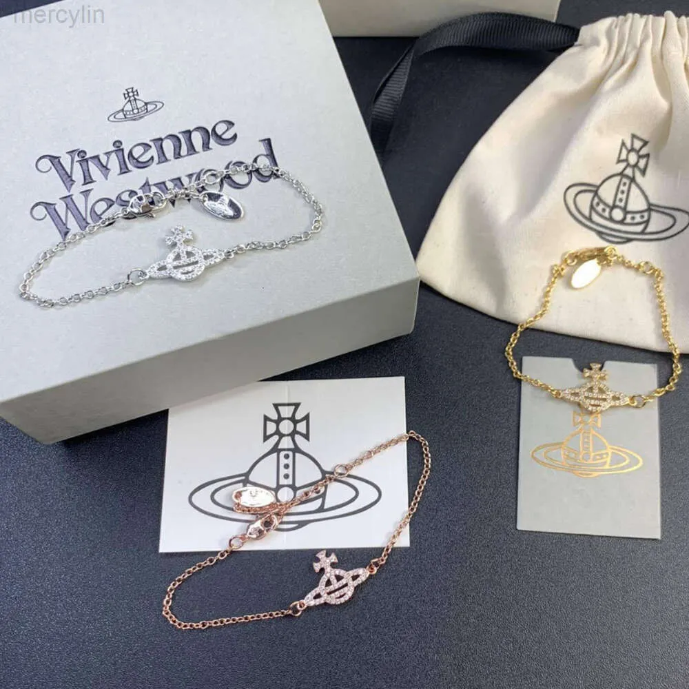 Projektant Viviene Westwoods Westwood Empress Dowager Viviennes Lines są pełne diamentów i wydrążonych bransoletek Saturna emanującego luksusowym temperamentem dla WOM