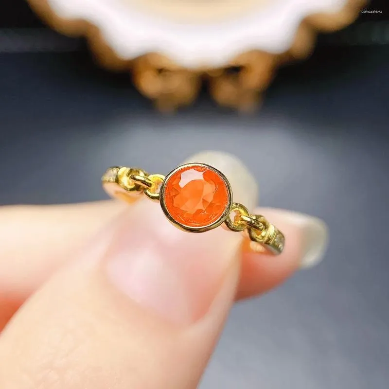 Pierścienie klastra Dainty Round Fire Opal Pierścień dla kobiet Bezel Ustawianie naturalnego zaręczyn 925 Srebro srebra