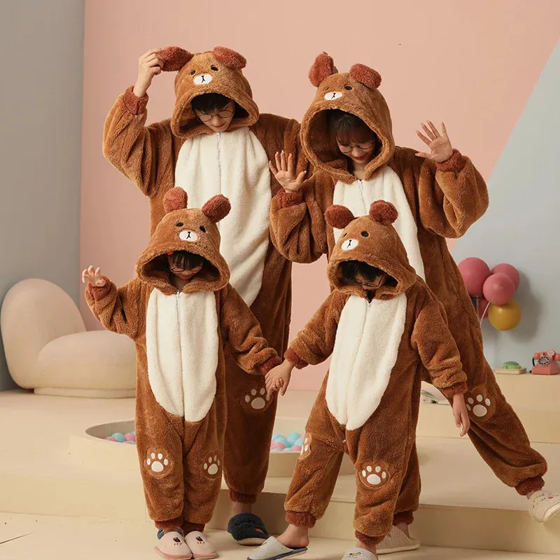 Familjsmatchande kläder Parentchild Outfit Pijamas Onesie Sleepwear Winter Thicken Pyjamas Hoodies Jumpsuits Cartoon Bear Kawaii Soft Warm 231113