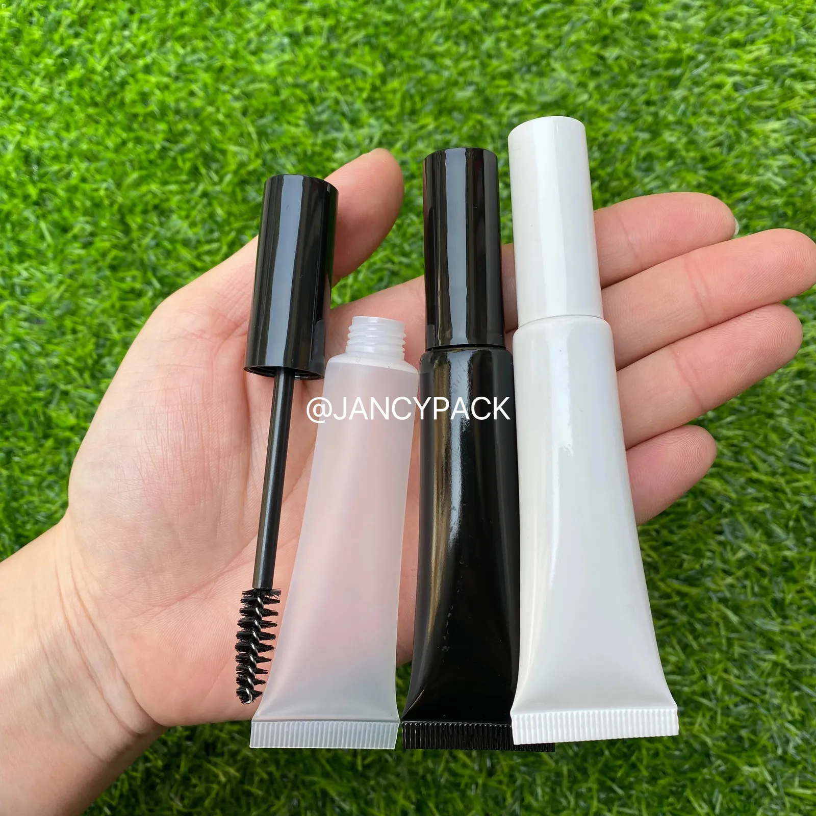 Bouteille de parfum 15ML Tubes de mascara vides Noir Blanc Tube souple Squeeze Crème de cils Flacon Bouteille liquide Conteneur cosmétique personnalisé 231113