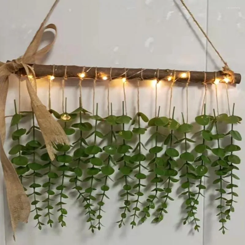 Decoratieve bloemen muur hangende kunstmatige blad natuurlijke houten stok touw rustieke realistische groene nep planten eucalyptus tak thuisfeest