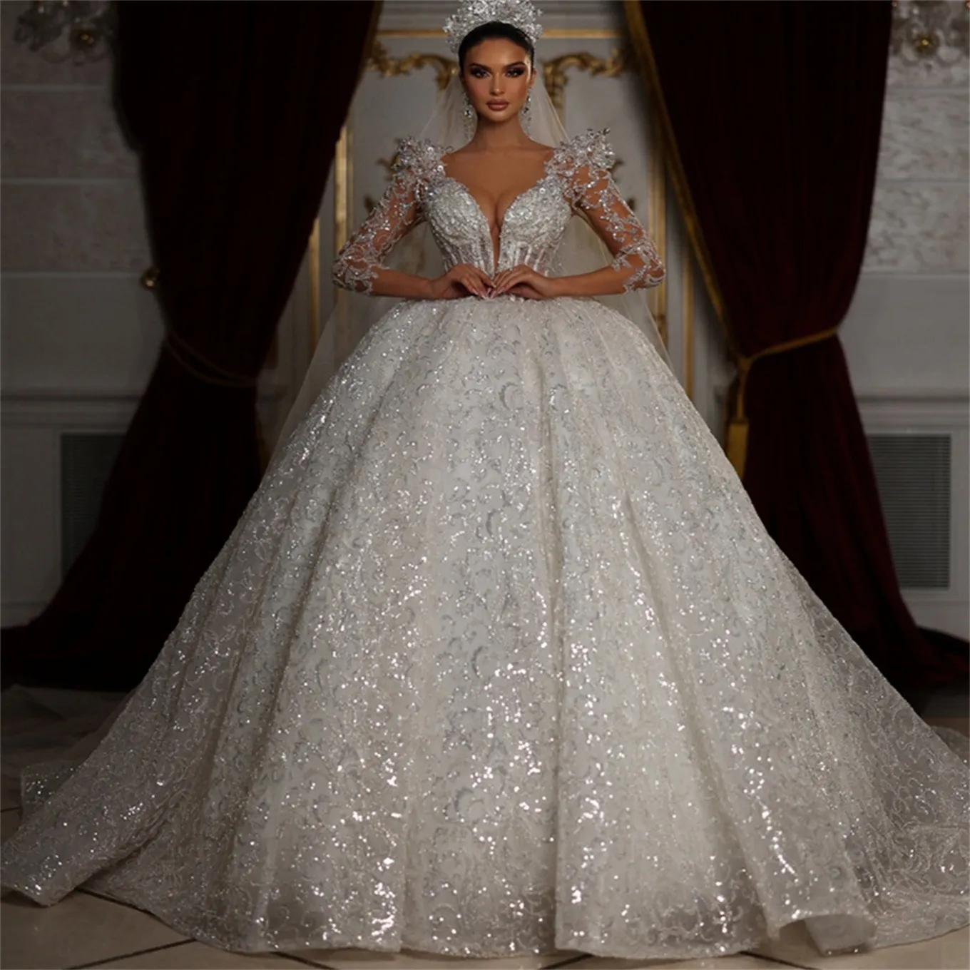 Princess Sparkly Wedding Jurken Ball Gown Illusion v Neck Long Sleeve Sequins Mariage Bridal Jurys Vestido de Noiva