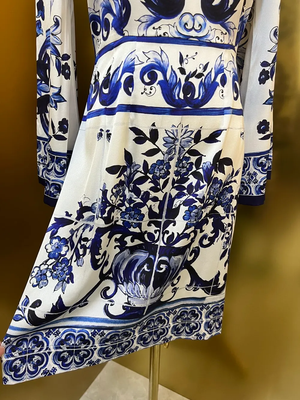 Womens blue and white porcelain print gathered waist long sleeve fit and  flare silk dress from Dhgate Basic & Casual Dresses - price 205.28