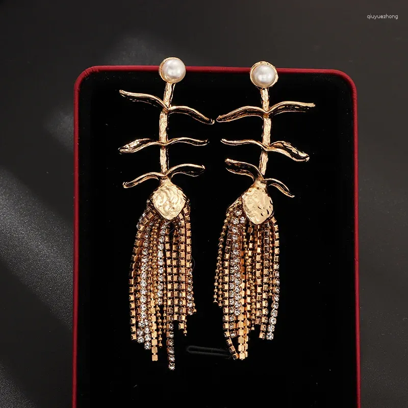 Dangle Oorbellen Vintage Gouden Kleur Bladeren Voor Vrouwen Prachtige Strass Kwastje Oorbel Elegante Koreaanse Parel Bruiloft Sieraden