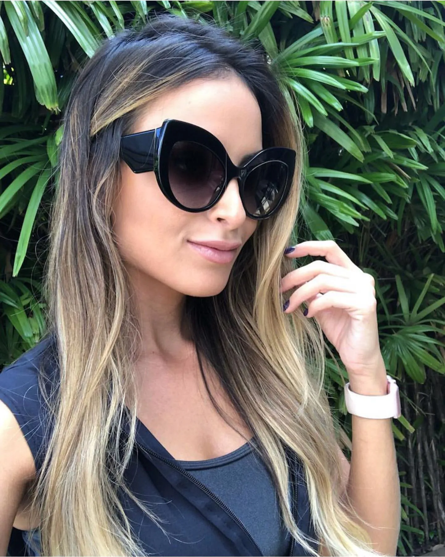 Modern sunglasses top for ladies