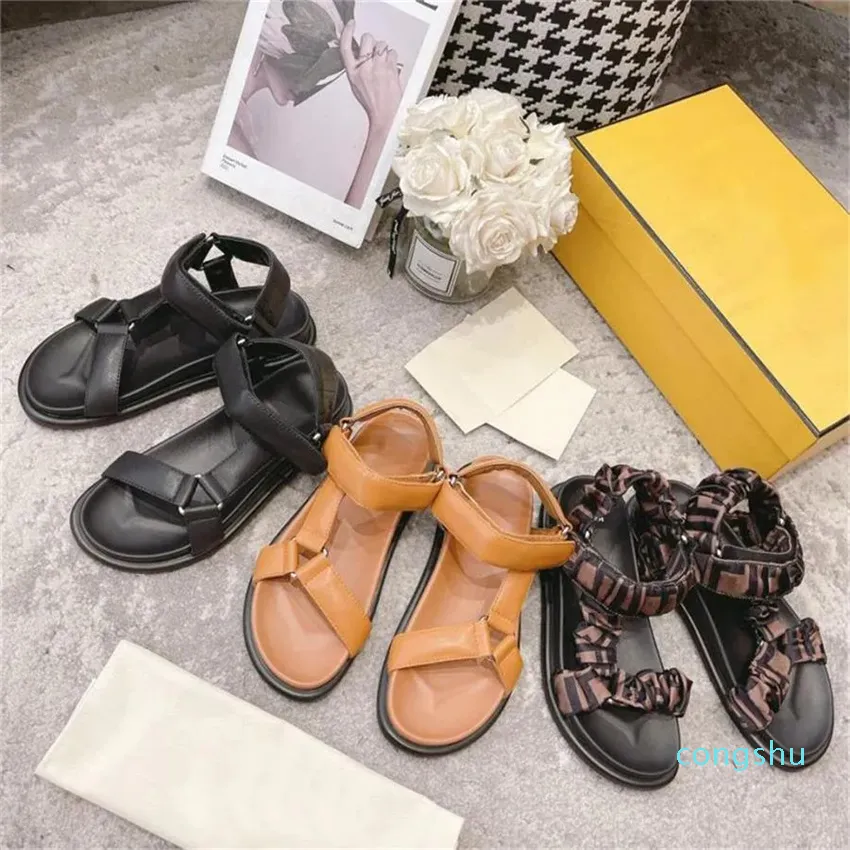 Designerskie kobiety sandały czują kapcie brązowe satynowe sandały luksusowe letnie buty plażowe płaskie damskie sandał sandał seksowna skóra rozmiar 36-40