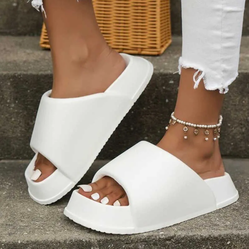 Slyckor tjocka bottenkvinnor tofflor minimalistisk enkelband glider mjuk icke-halkplattform sandaler 2023 nya hem badrum män skor y23