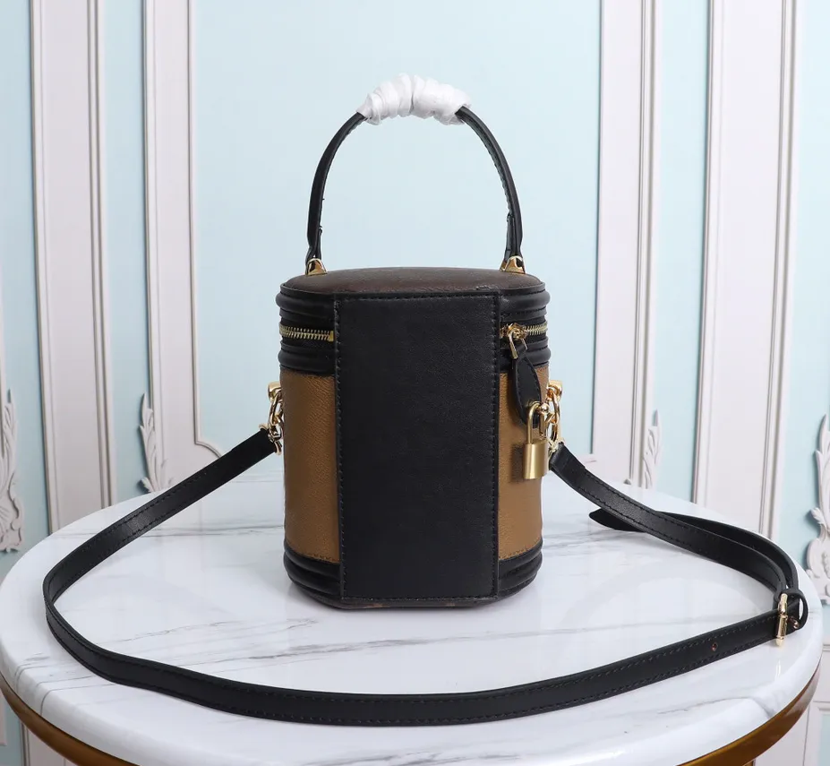 Designer Womens Shoulder Bag Luxury Reverse Handbags Leather Fashion Mini Tygväskor Flower Letter Crossbody Ladie Cannes Makeup Pures Top-kvalitet