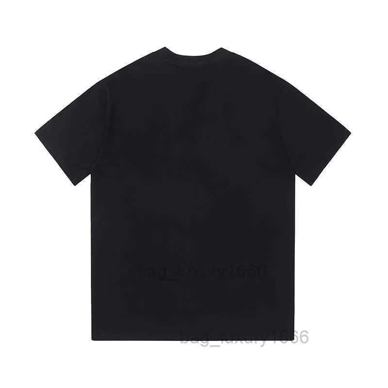 T shop shirt nere