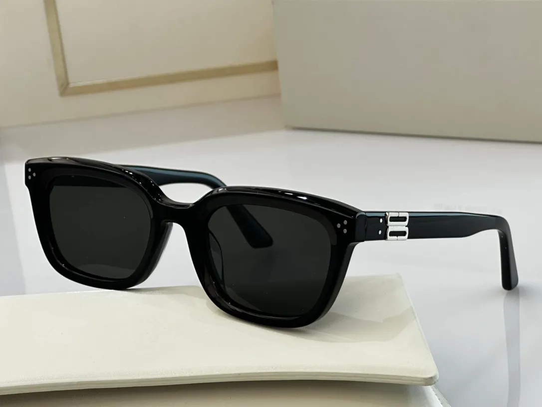 Retro Rectangle Oversized Sunglasses: Summer Fashion & UV  display picture 1