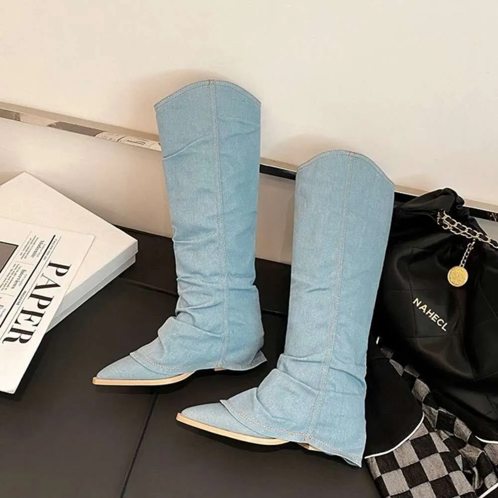 Botas de cowboy ocidentais com bico pontiagudo e salto grosso que não fica abaixo do joelho para mulheres outono inverno 2023 longo um visual estrangeiro