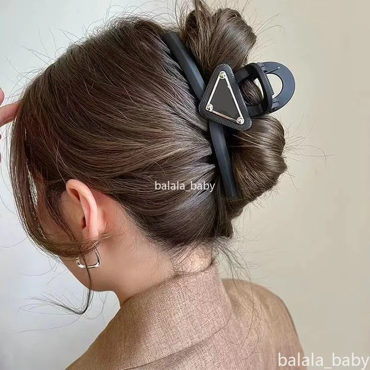 Mollette da donna di lusso a triangolo fermaglio per capelli per donne ragazze marca P lettera designer artiglio per capelli moda forcina per capelli gioielli per capelli