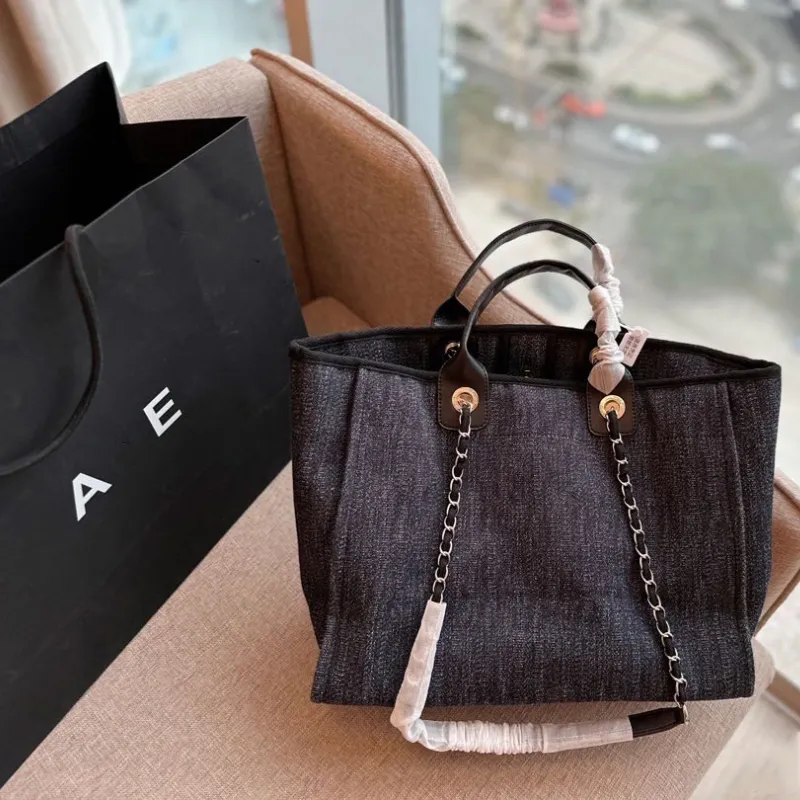 Luxury Designer Canvas Accessorize Tote Bag With Large Capacity For