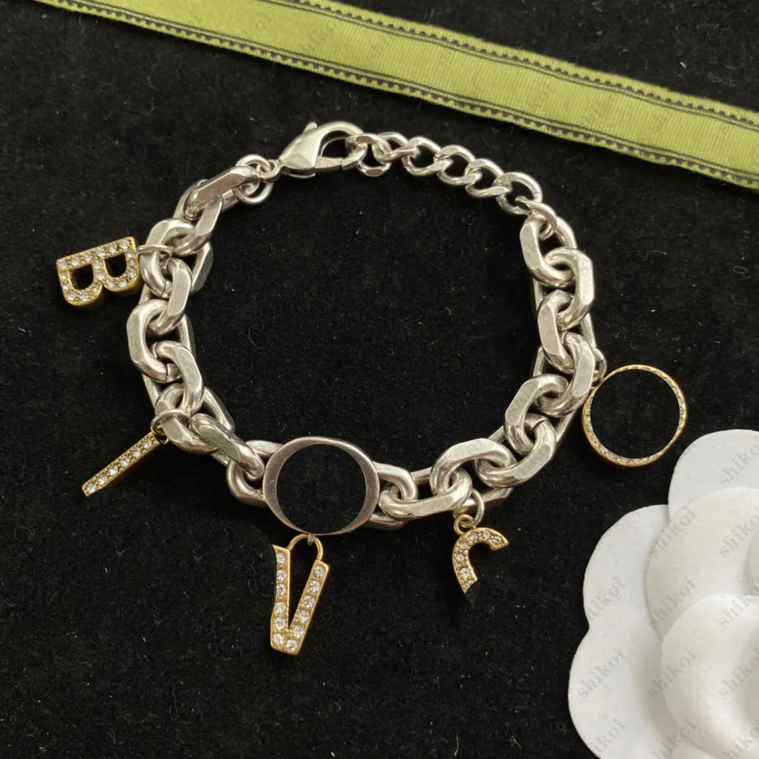 Luxury chain Double Letter Bracelet Designer Fashionable Charm Girl Bracelet 18K Gold and Silver Top Brand Bracelet Wedding Party Jewelry 13 Styles