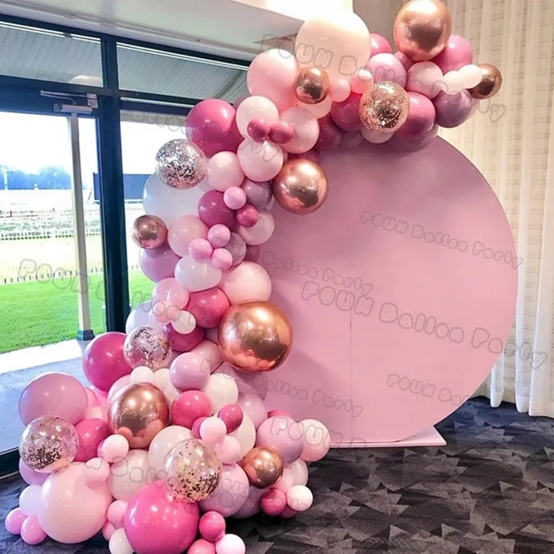 Arche de ballons bohème : 75 ballons roses et beiges et fleurs de