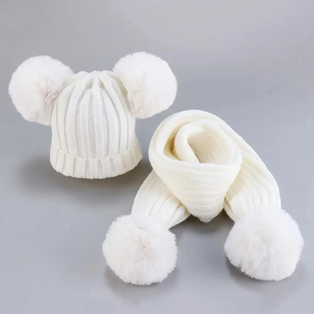 Sciarpe Avvolge Cappello di Natale per bambini Cappello di pelliccia invernale per ragazziSciarpa 2 pezzi Set per bambini Sciarpa per cappello di pelliccia di lana lavorata a maglia calda per bambini 0-3 231114