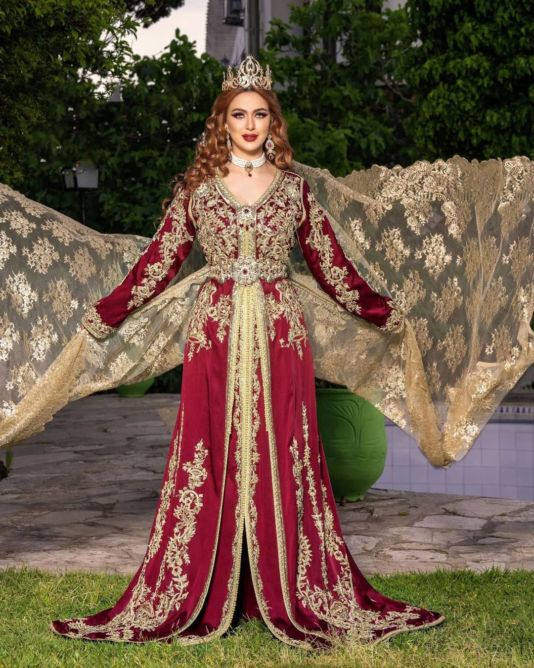 Elegantes vestidos de noche formales marroquíes de Kaftan burdeos con  apliques de encaje dorado Mangas largas regulares Vestido de fiesta árabe