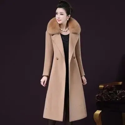 Wełniane mieszanki damskiej dwustronne płaszcz kaszmiru jesienne Zimowe kobiety w średnim wieku Faux Fox Futro Wool Coats Long Jackets 231113